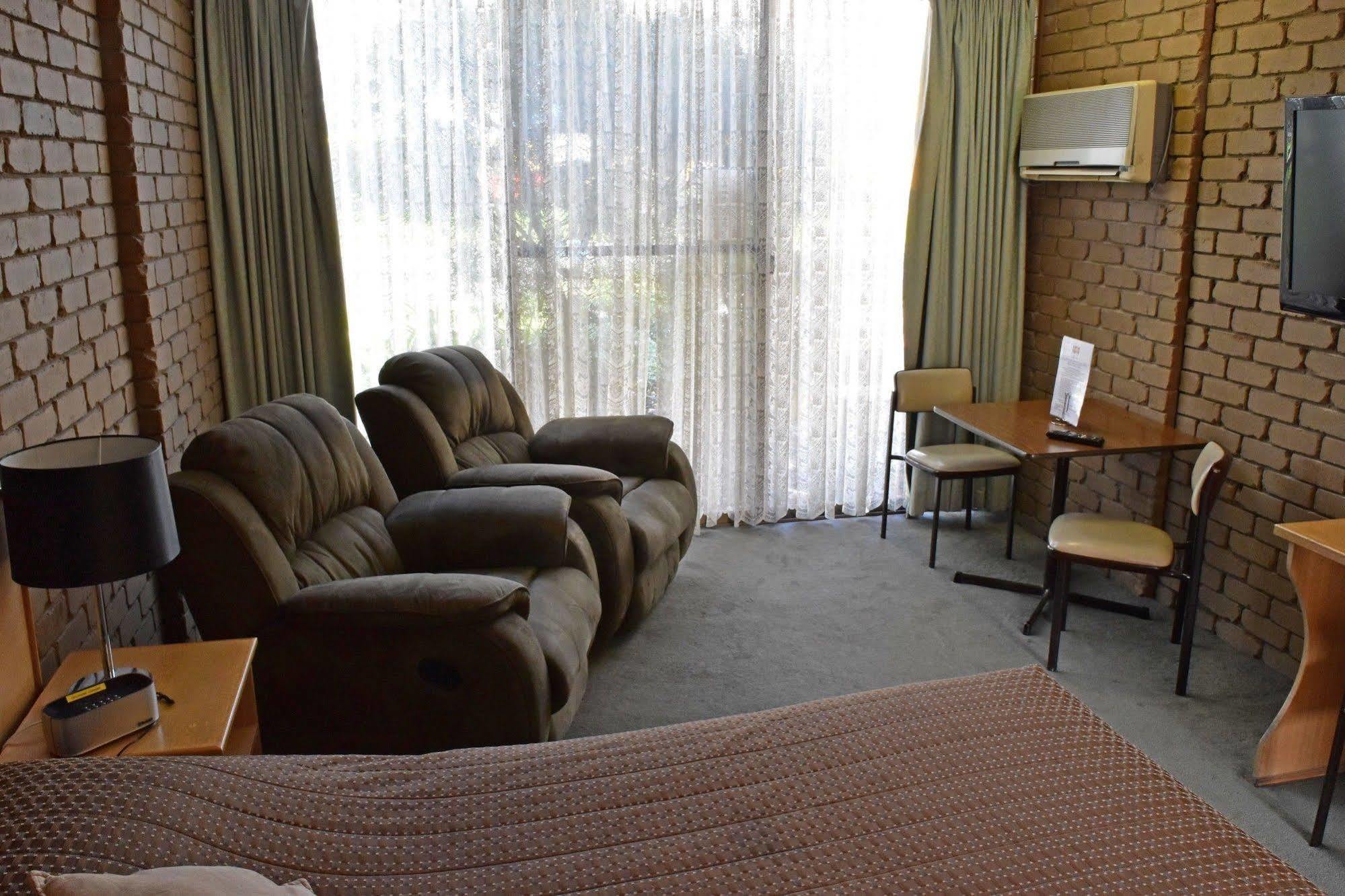 טראראלגון The Black Bull Motel מראה חיצוני תמונה