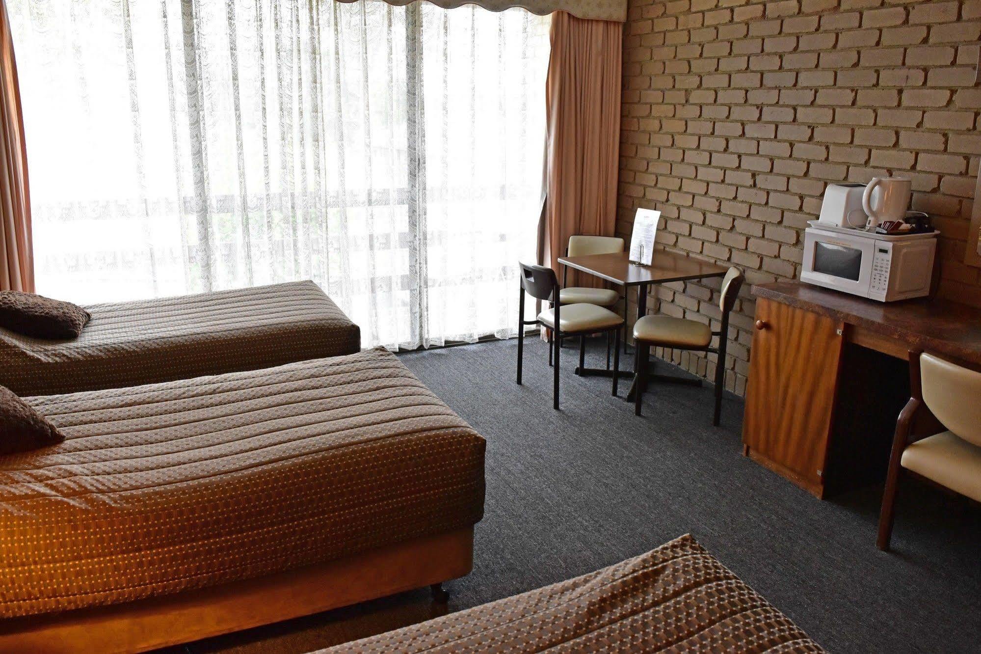 טראראלגון The Black Bull Motel מראה חיצוני תמונה
