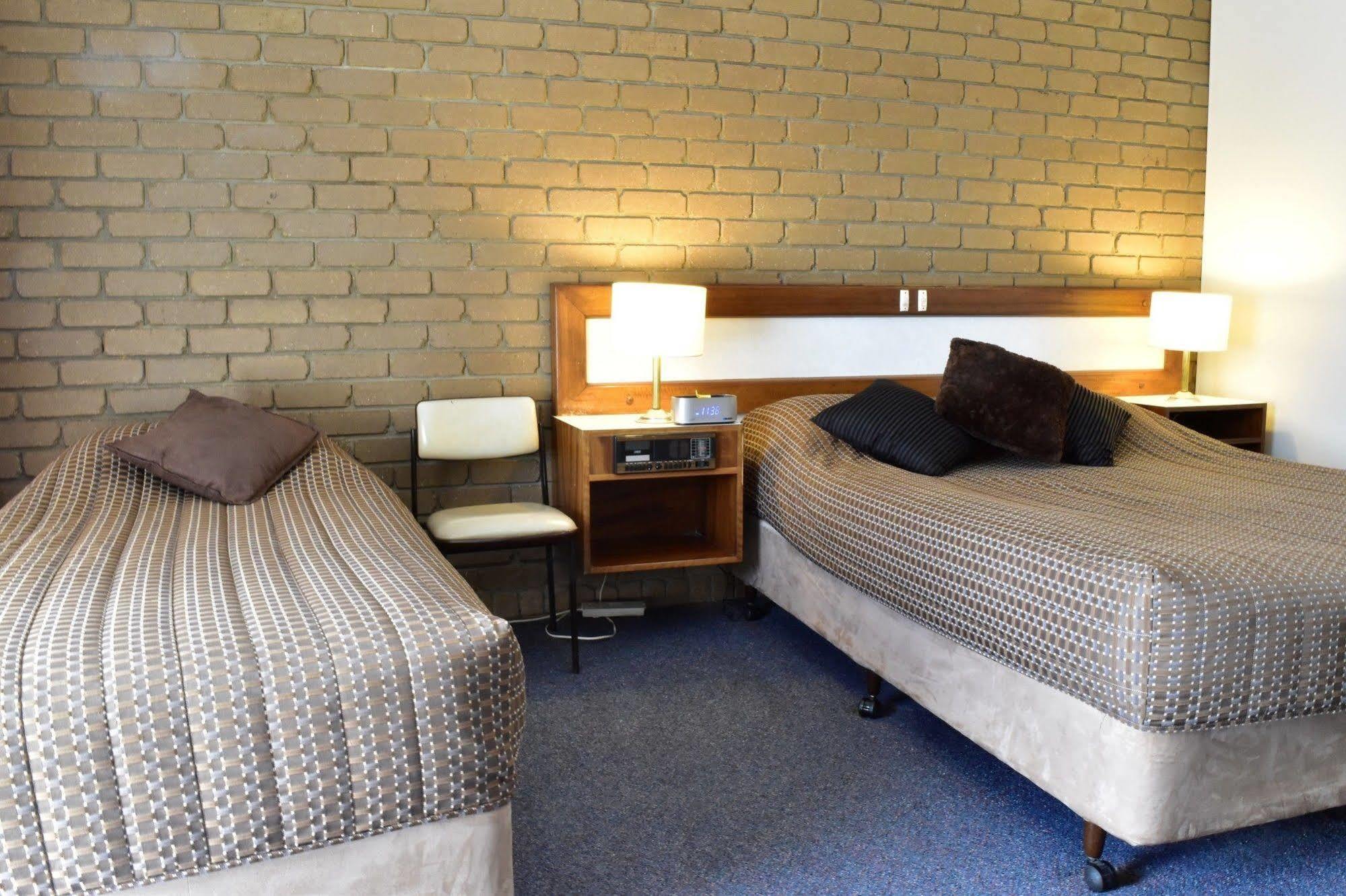 טראראלגון The Black Bull Motel מראה חיצוני תמונה
