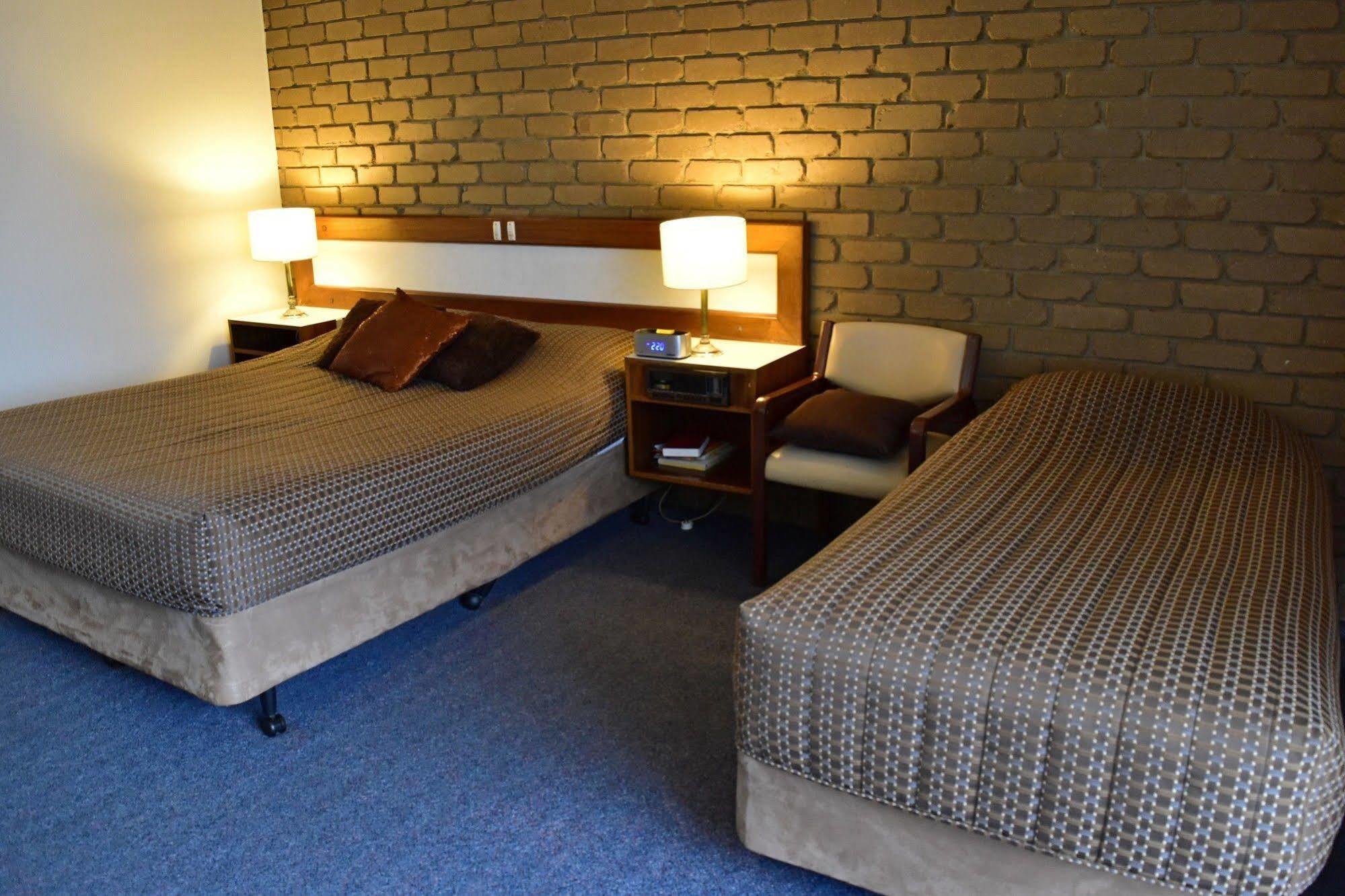 טראראלגון The Black Bull Motel מראה חיצוני תמונה