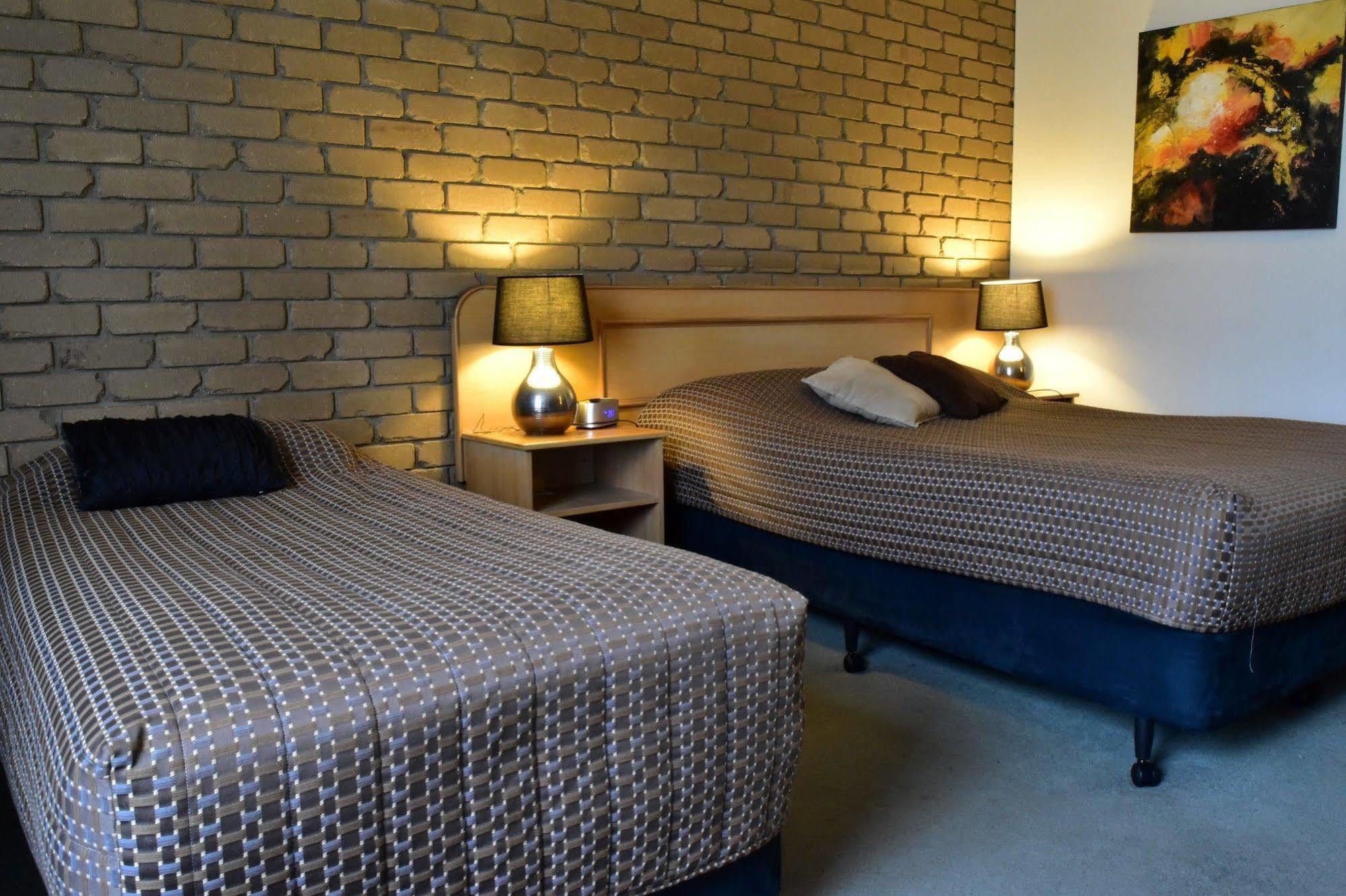 טראראלגון The Black Bull Motel מראה חיצוני תמונה